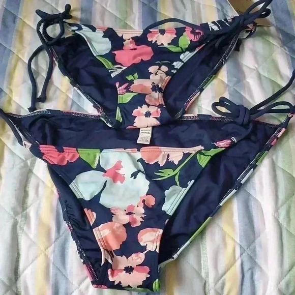 ☆☆☆Ambercrombie & Fitch Bikini bottom - Picture 1 of 6